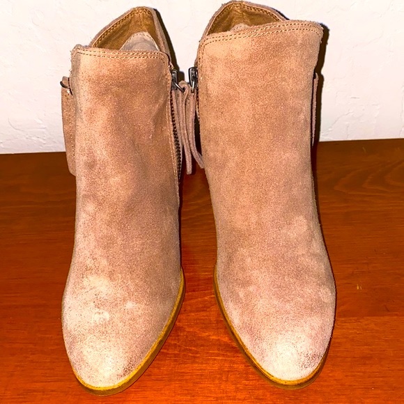 Dolce Vita Ankle Boot - Picture 2 of 11